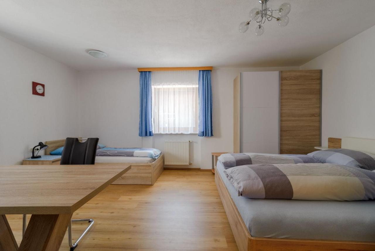 Haus Schimpfoessl Apartment Flirsch Bagian luar foto