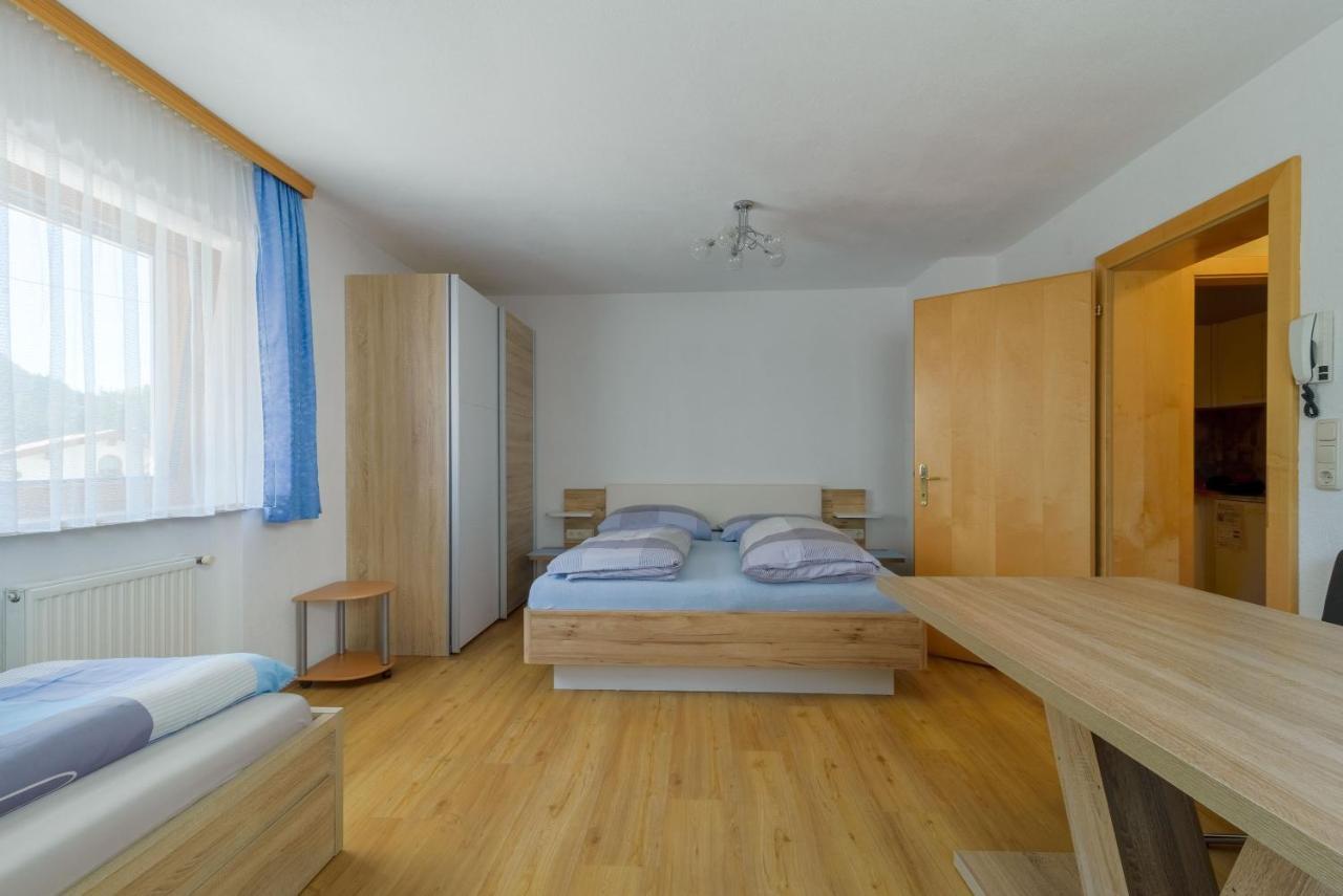 Haus Schimpfoessl Apartment Flirsch Bagian luar foto