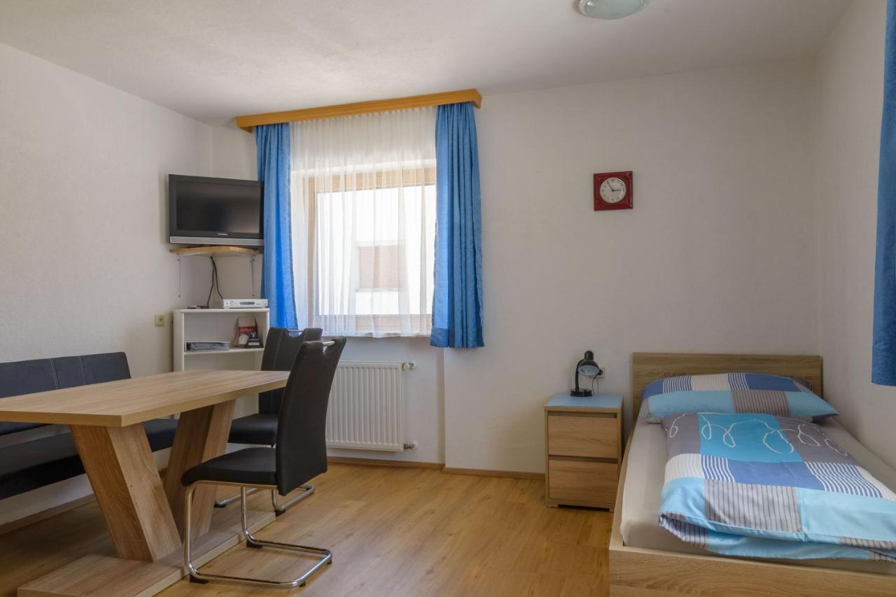 Haus Schimpfoessl Apartment Flirsch Bagian luar foto