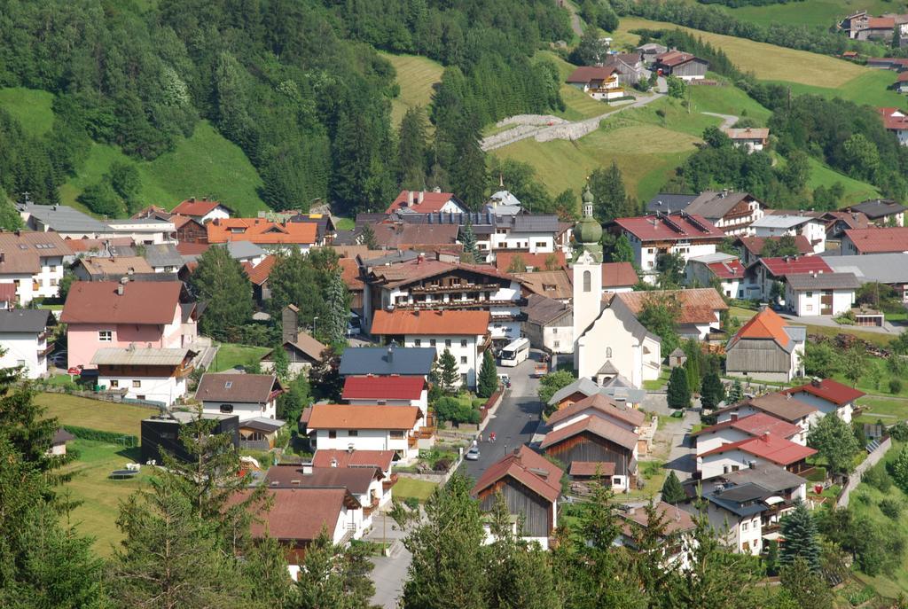 Haus Schimpfoessl Apartment Flirsch Bagian luar foto