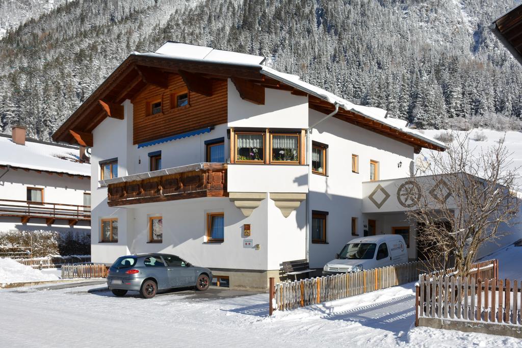 Haus Schimpfoessl Apartment Flirsch Bagian luar foto