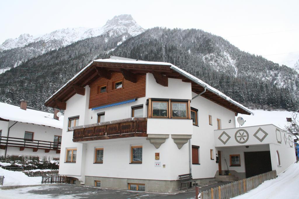 Haus Schimpfoessl Apartment Flirsch Bagian luar foto